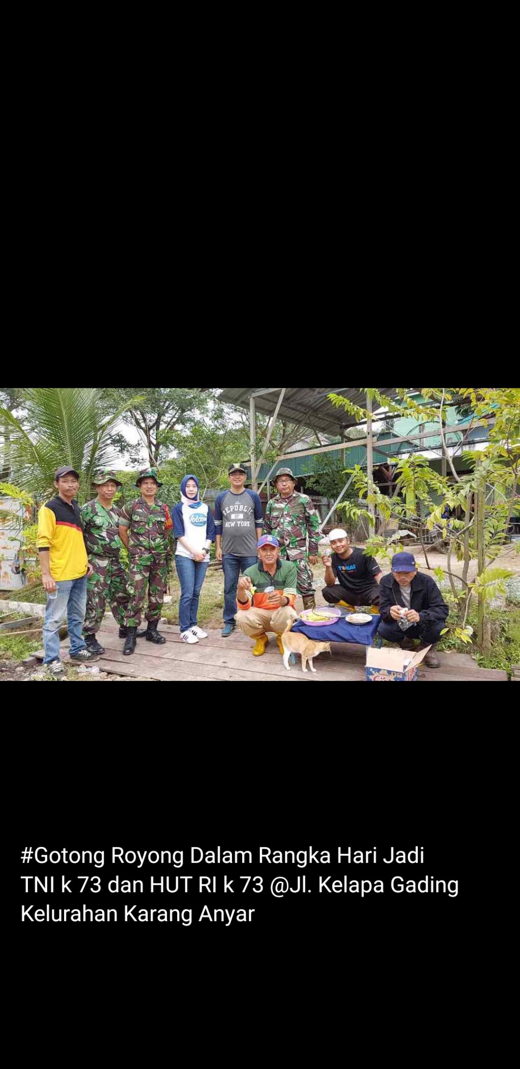 Kerja Bakti Menyambut Hut Kemerdekaan Indonesia dan TNI Negara Indonesia di Kelurahan Karang Anyar