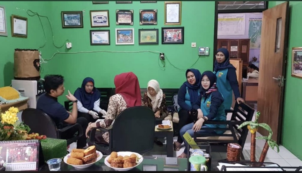 Pemeriksaan Kesehatan Oleh Puskesmas Wonorejo di Kelurahan Karang Anyar