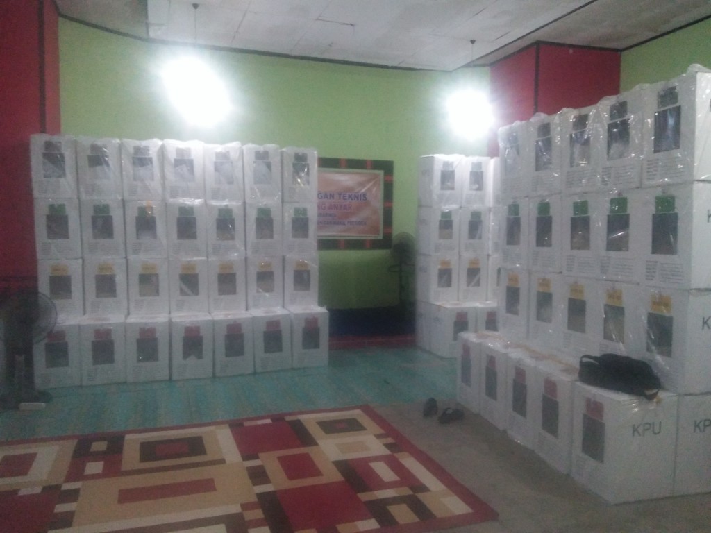 Distribusi Kotak Suara dari Gudang KPU ke Kelurahan Karang Anyar
