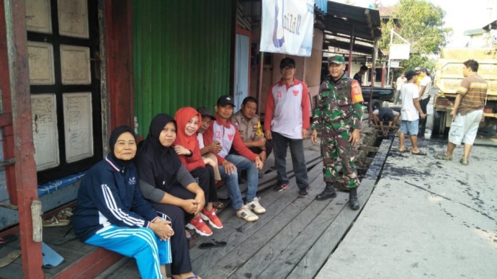 Gotong Royong di Lingkungan RT.18, 19, 20, 21, 22, 23, 24, 25 Kelurahan Karang Anyar