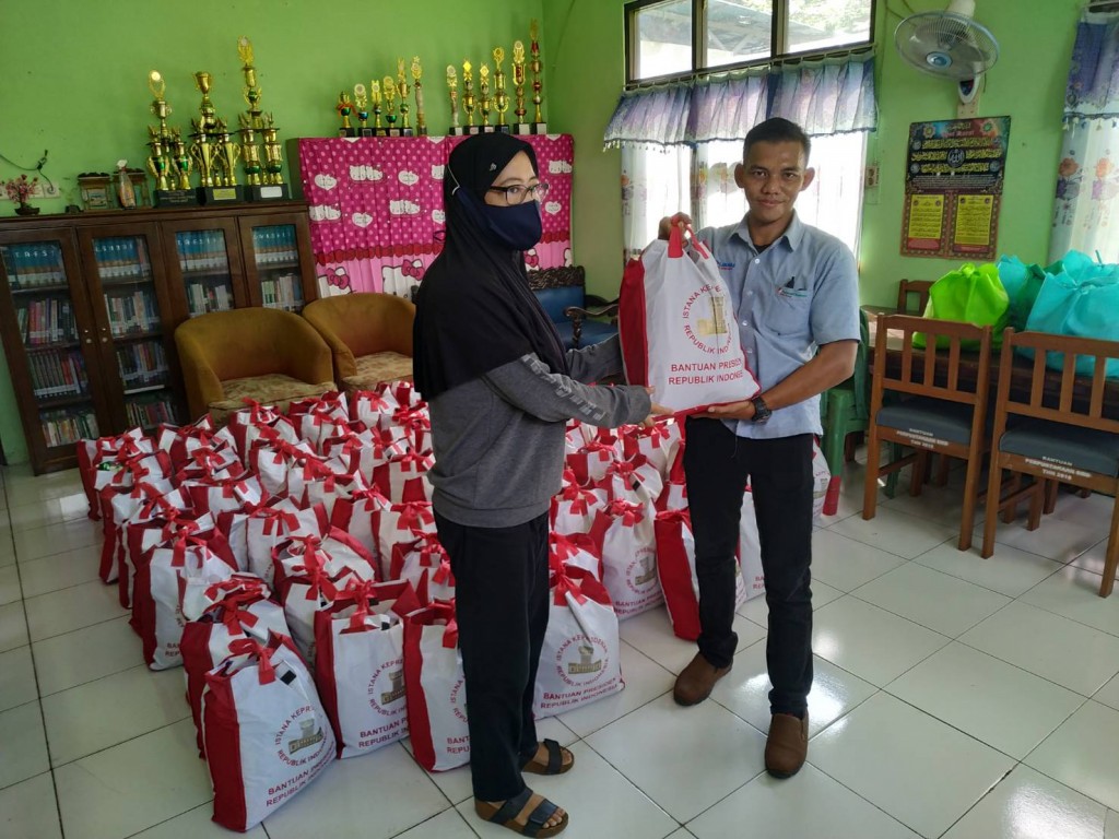 Paket Bahan Kebutuhan Pokok Untuk Masyarakat Tahun 2020