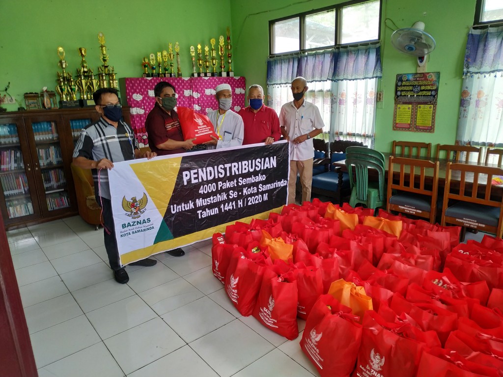 Bantuan Bahan Pokok dari Baznas Kota Samarinda untuk Kelurahan Karang Anyar
