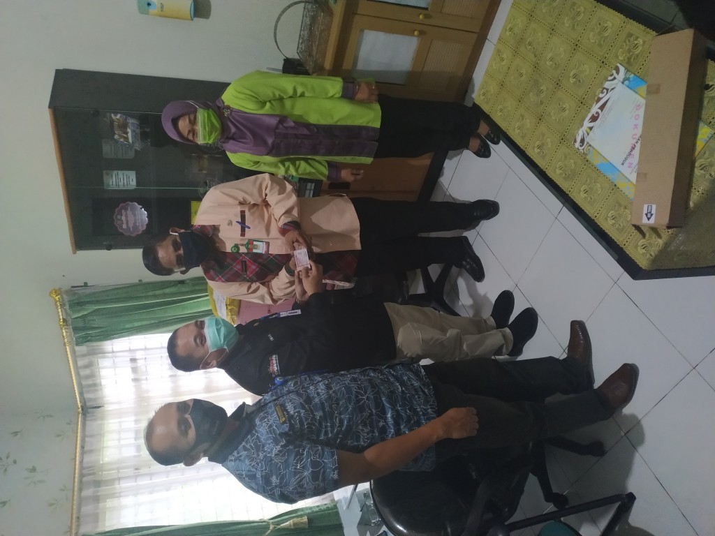 Penyerahan KIA oleh Disdukcapil Kota Samarinda kepada Kelurahan Karang Anyar