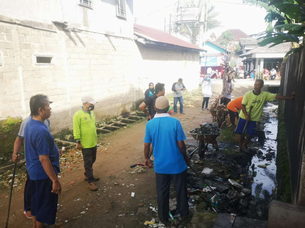 Kegiatan gotong royong Minggu