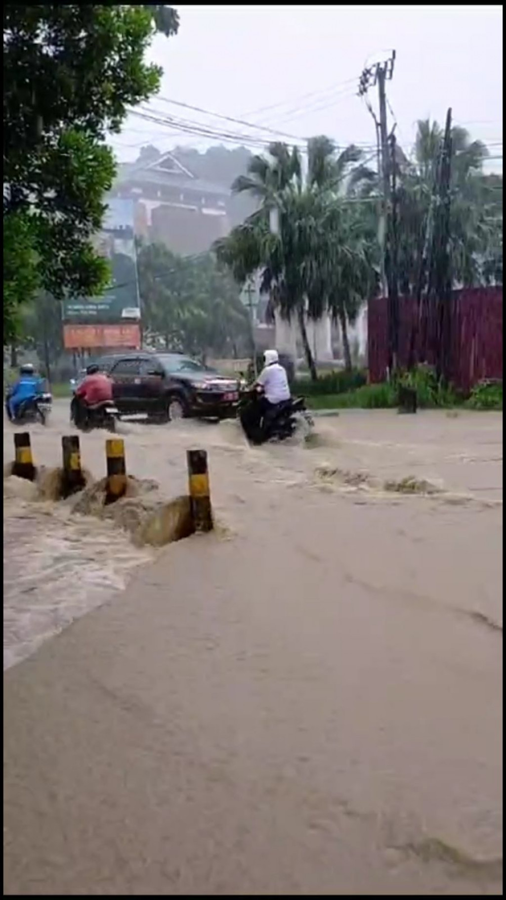 Persimpangan Jalan MT. Haryono - Jalan Banggeris.