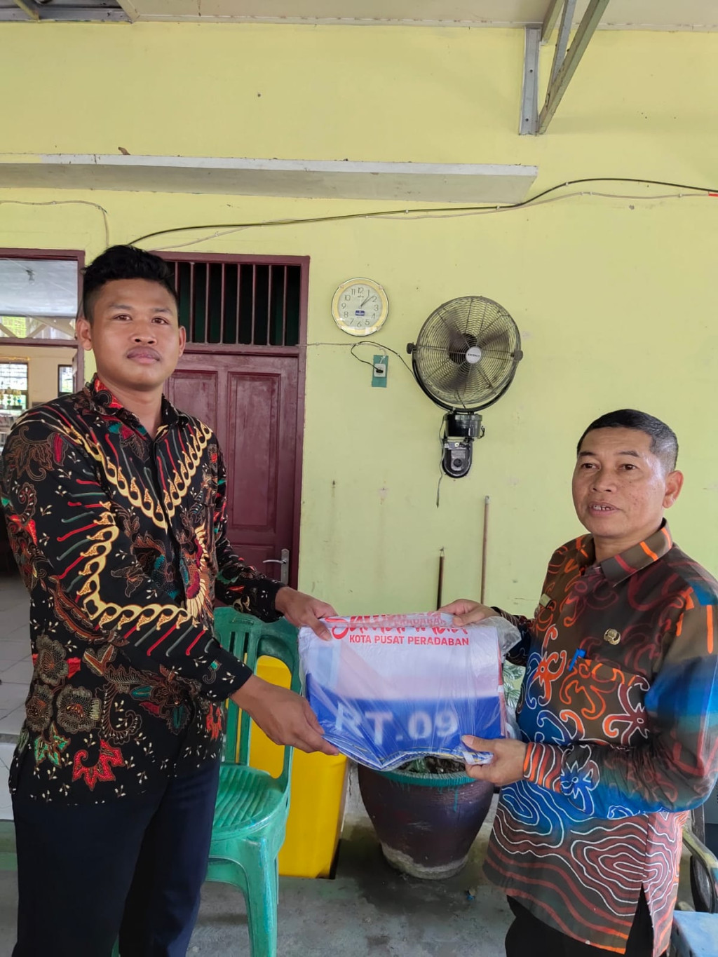 Pembagian Spanduk