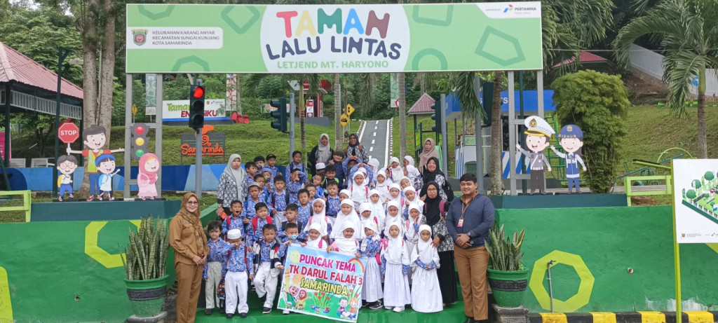 Kunjungan dari TK Darulfalah