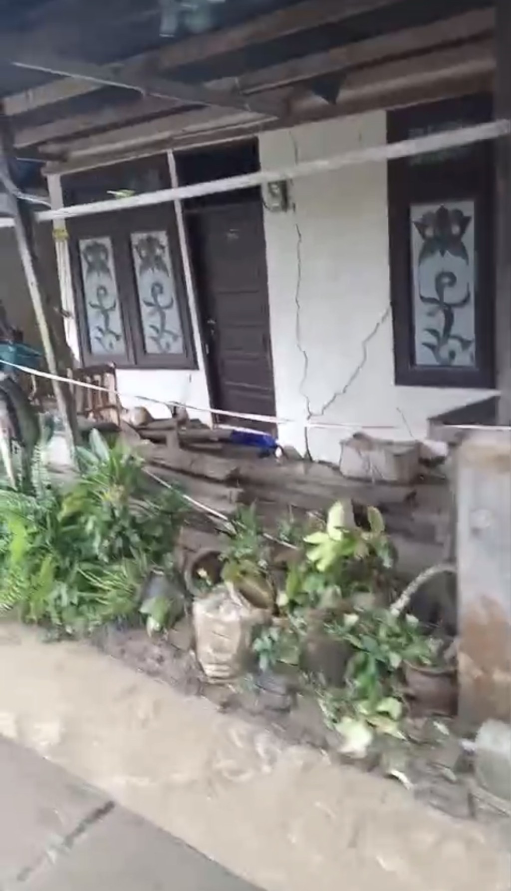 Longsor di Jalan Kelapa Gading