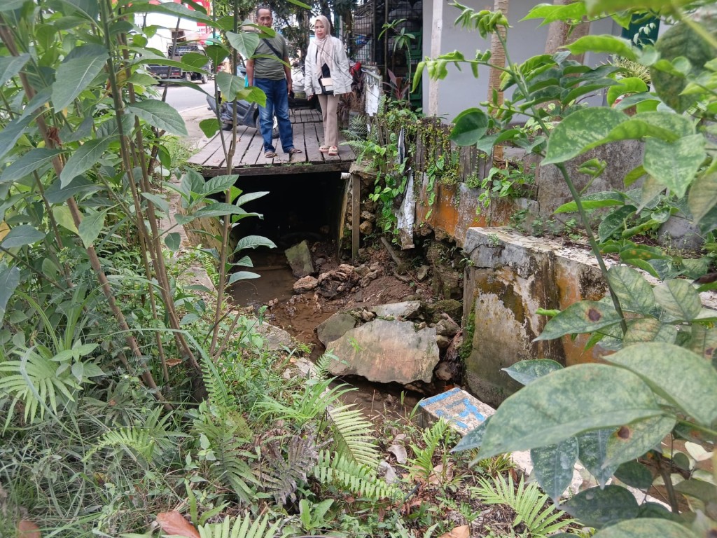 Parit di Jalan Banggeris