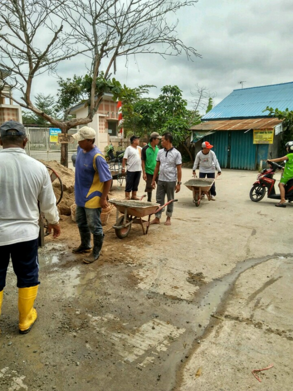 Kerja Bakti di Rt.018,19 dan 020 Kelurahan Karang Asam Ilir dalam Rangka HUT RI ke 73