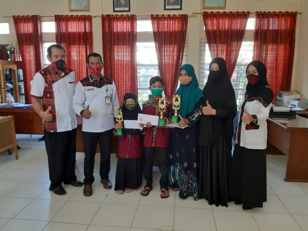 Pemberian Bonus Juara MTQ Tingkat Kecamatan ke XXIII