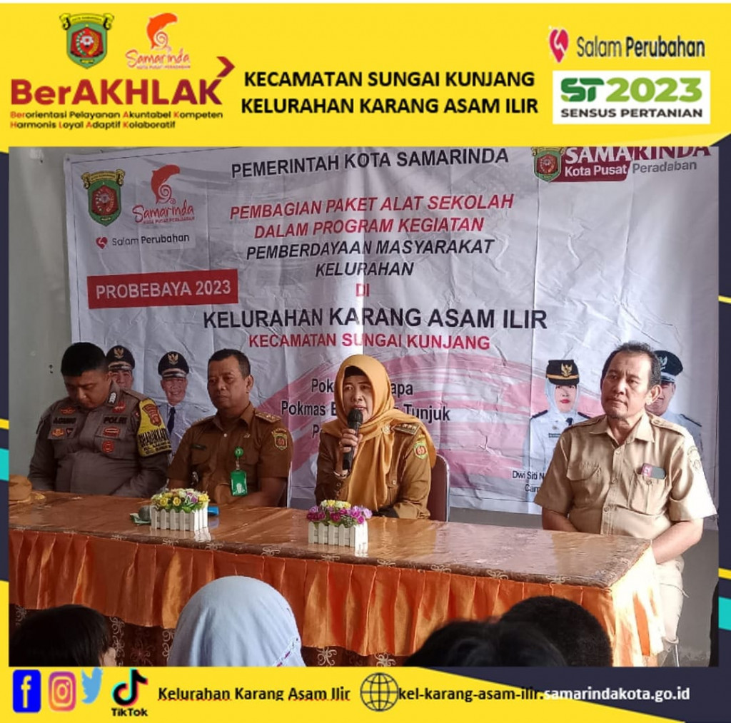 Pembagian Paket Alat Sekolah Kegiatan Probebaya Bidang Pembederdayaan Masyarakat