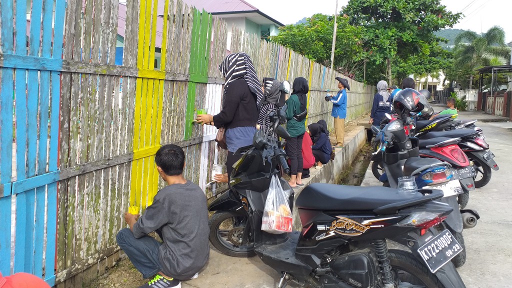 Kerja Bakti Mengecat Sekolah TK Negeri 2 Loa Bakung