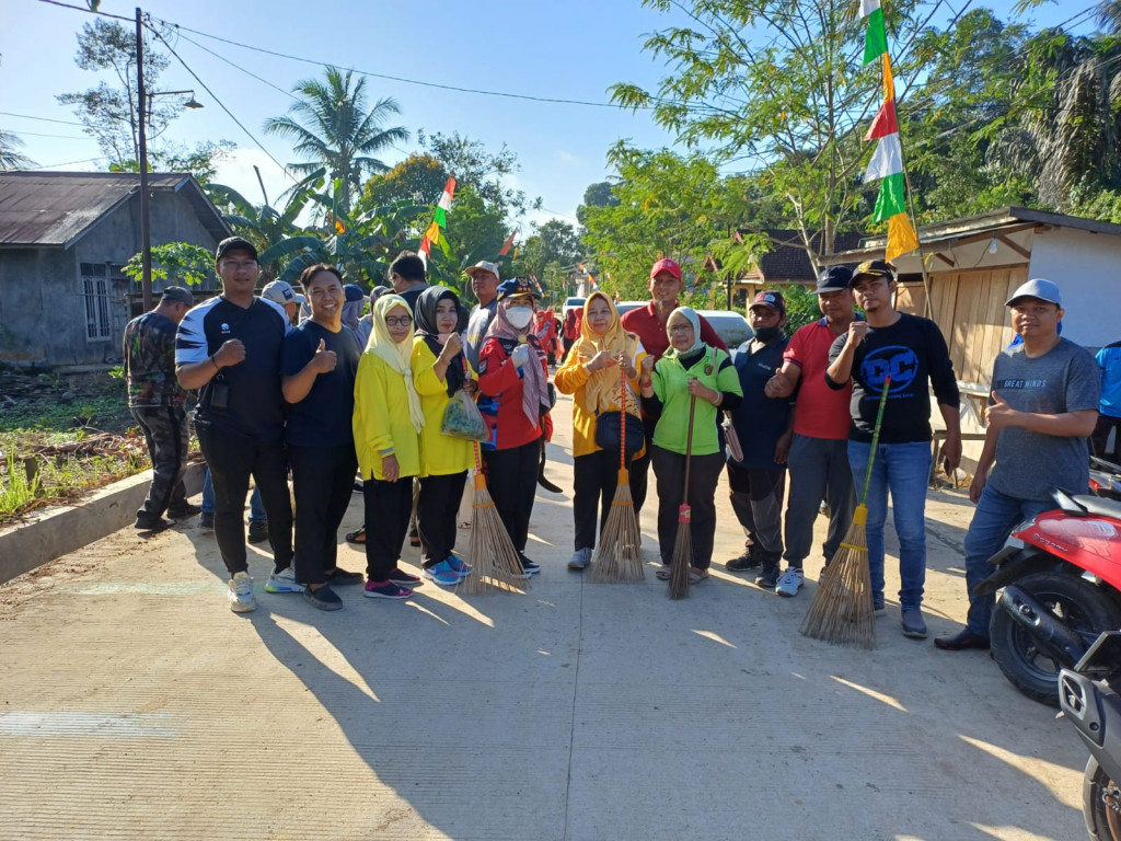 KEGIATAN GOTONG-ROYONG MASSAL KELURAHAN KARANG ASAM ULU SE-KECAMATAN SUNGAI KUNJANG