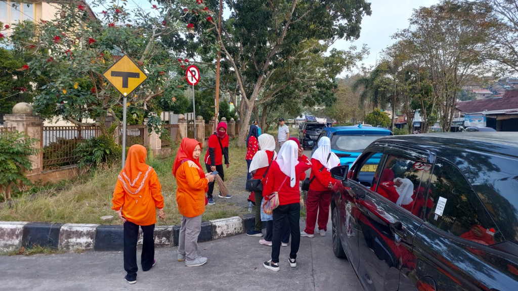 GOTONG-ROYONG MASSAL