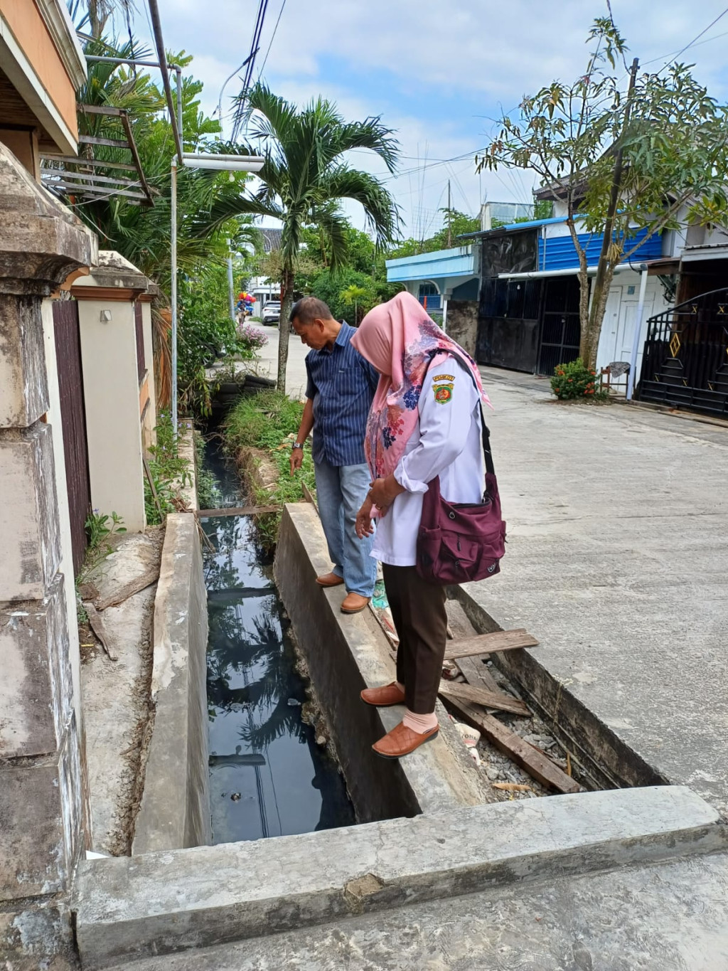 Monitoring Pembuatan Drainase RT.12