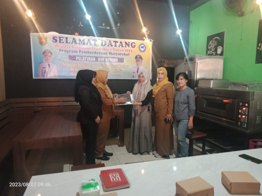 Pelatihan Pembuatan KUE