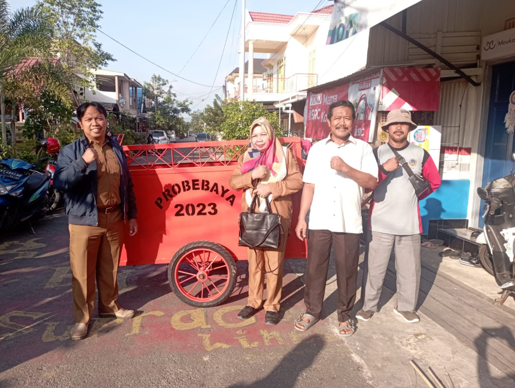 Penyerahan Gerobak Sampah RT 12, 15, 16 & 17