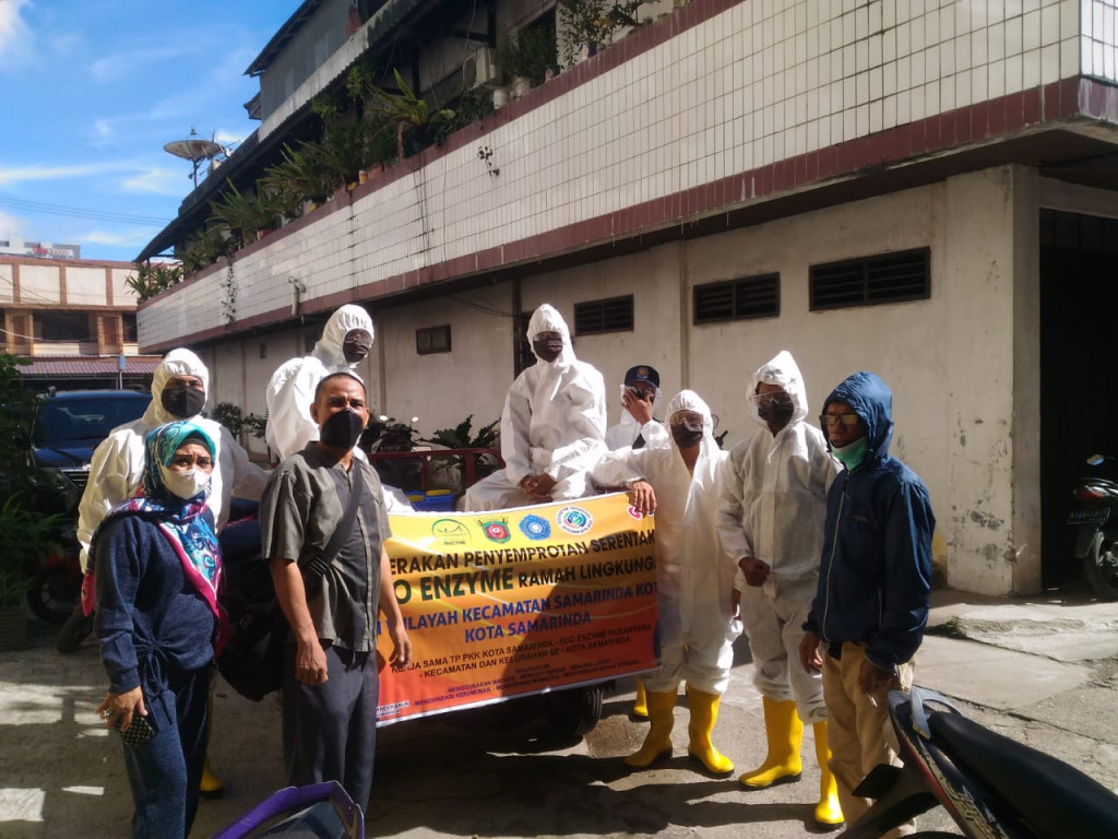 Penyemprotan serentak Cairan Eco Enzyme Se Kota Samarinda ( 10/7/2021)