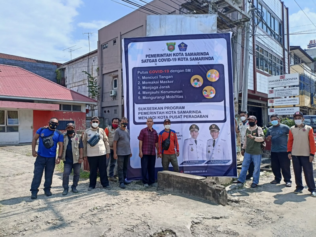 Pemasangan Baliho dari BPBD Kota Samarinda