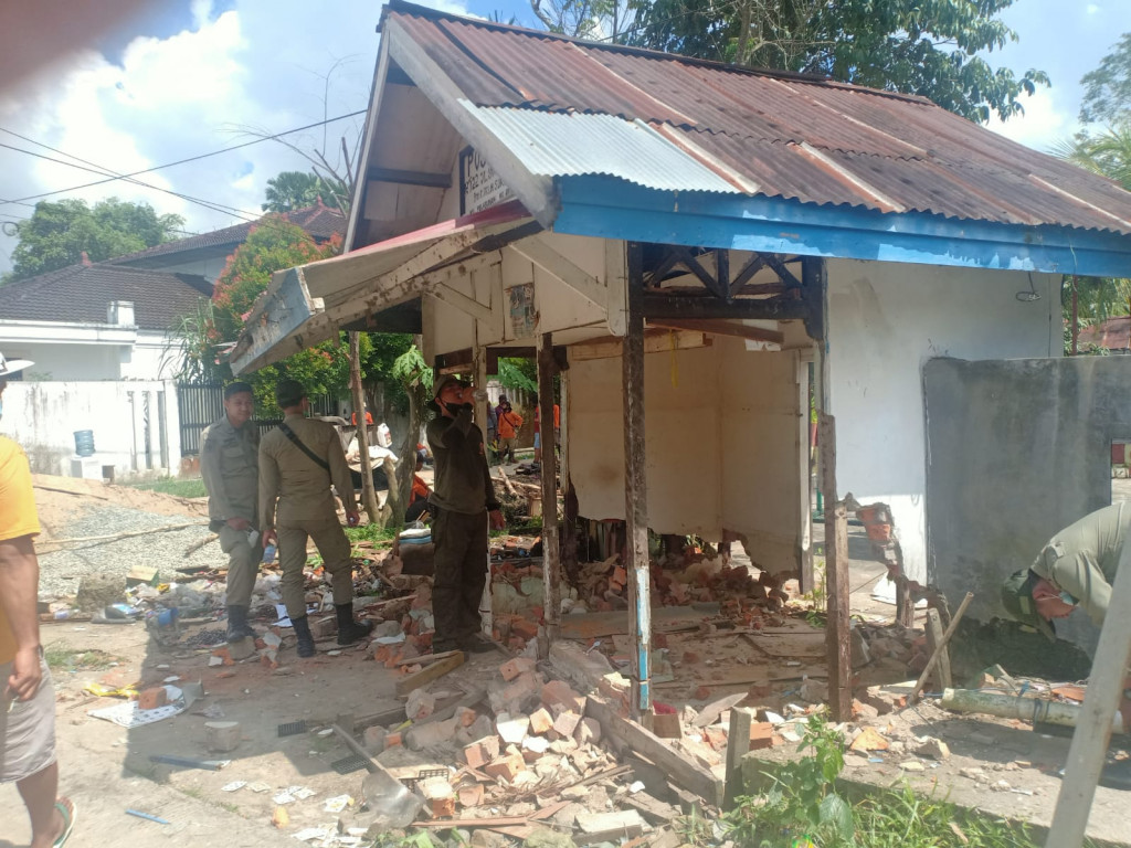 Kegiatan Pembongkaran Bangunan Liar di Wilayah Kecamatan Samarinda Kota