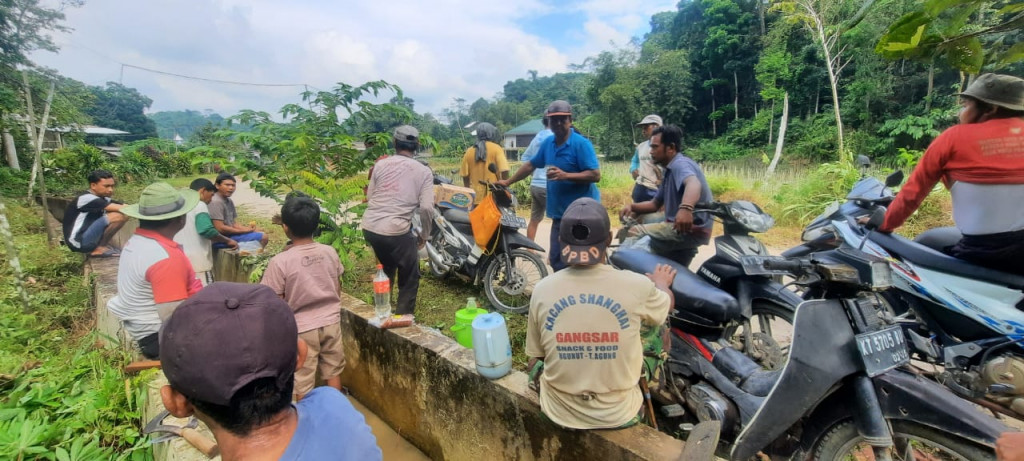 Kegiatan kerja bakti bersama RT 39.40 dan 41