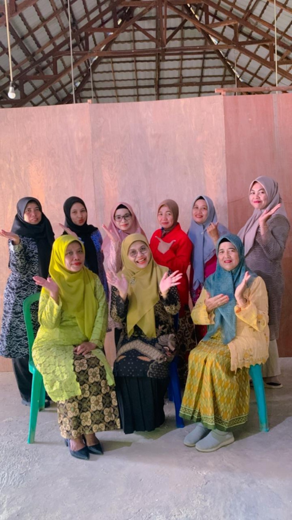 Personil wanita kelurahan lempake