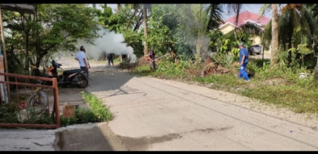 Gotong-royong warga Loa Bakung