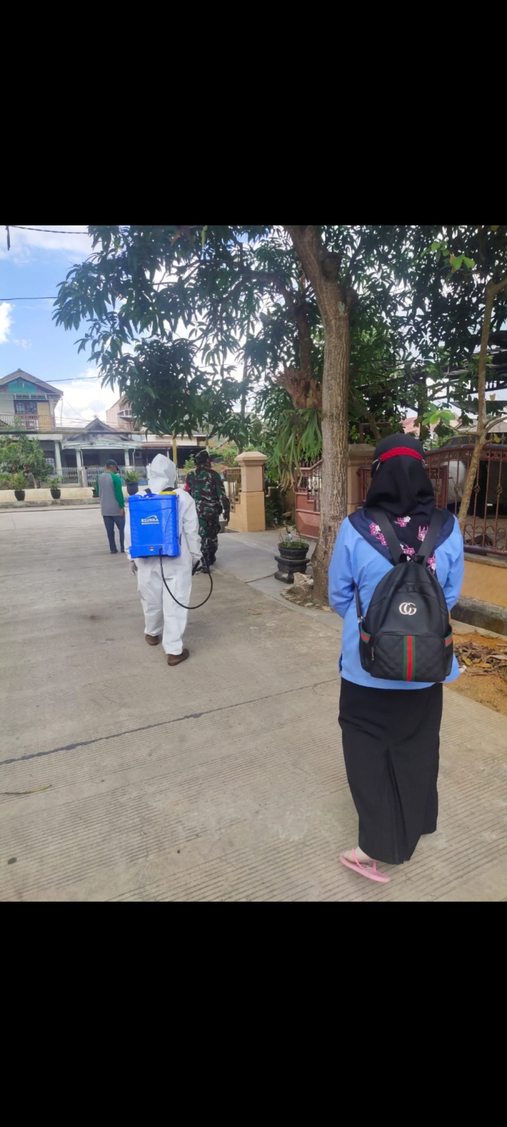 Penyemprotan Disinfectan untuk rumah terkonfirmasi Covid19