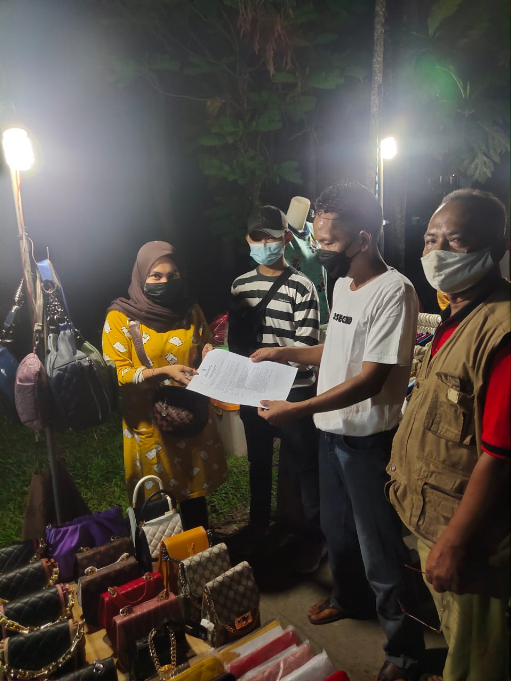 KIOS PASAR MALAM DIHARAPKAN BEKERJASAMA TEKAN PENYEBARAN COVID19 DI LOA BAKUNG