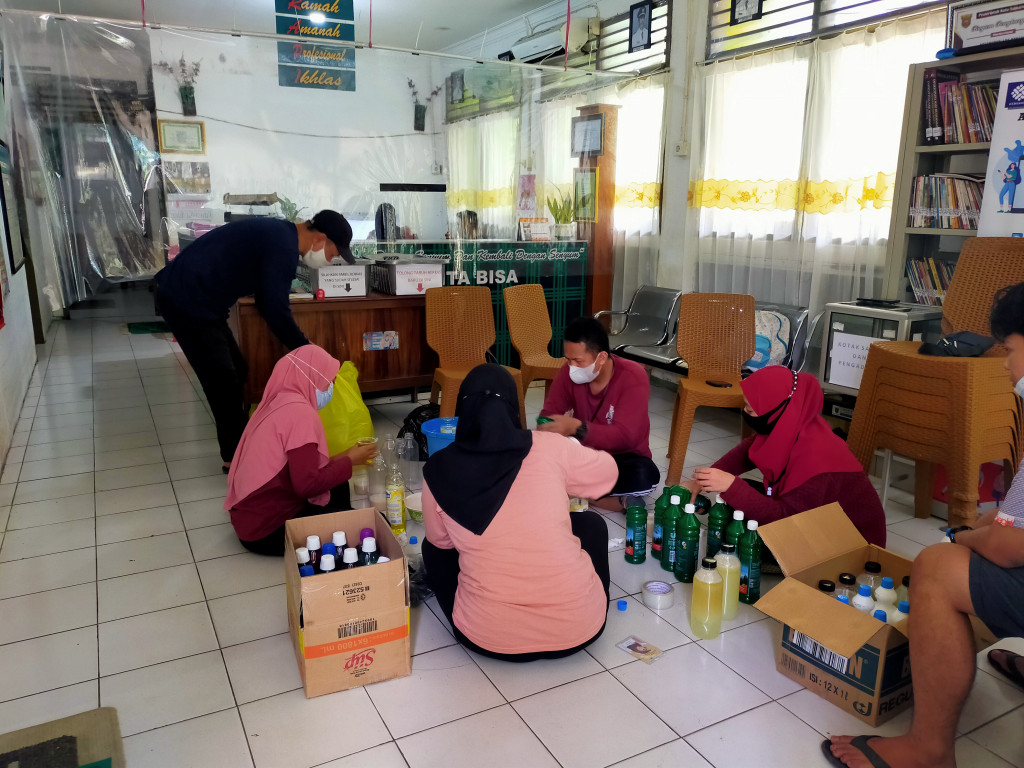 DISINFECTAN UNTUK WARGA