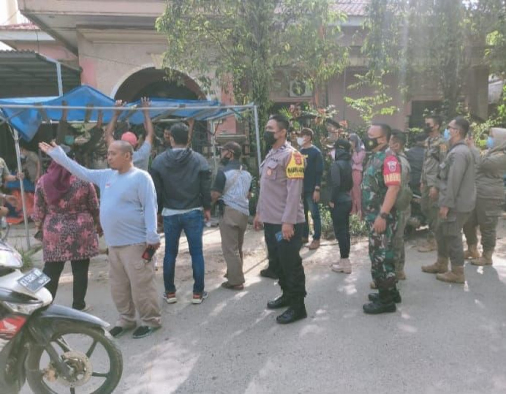 PENYULUHAN PEMBERITAHUAN KEPADA PEDAGANG SEKITARAN JL. JAKARTA