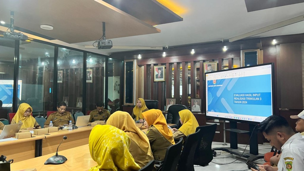 Menghadiri rakor Evaluasi Hasil Input Realisasi Triwulan 3  Probebaya