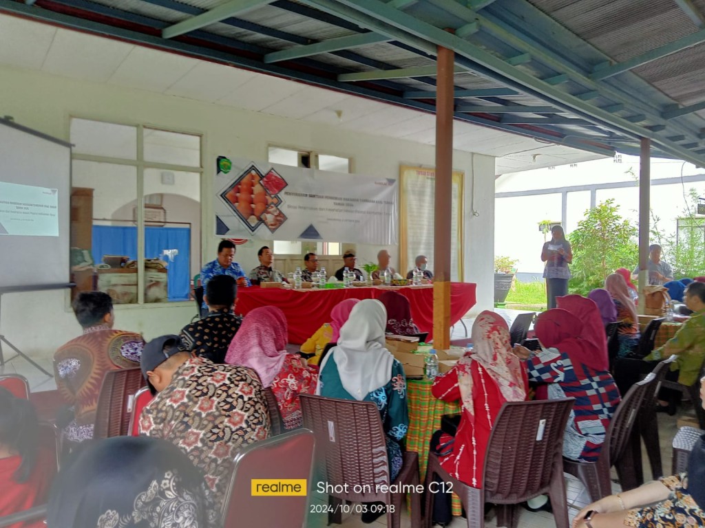 Penyerahan bantuan pemberian makanan tambahan asal ternak tahun 2024