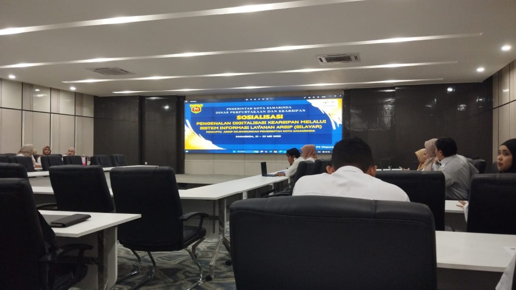 Sosialisasi Pengenalan Digitalisasi Kearsipan Melalui Sistem Informasi Layanan Arsip (SILAYAR)