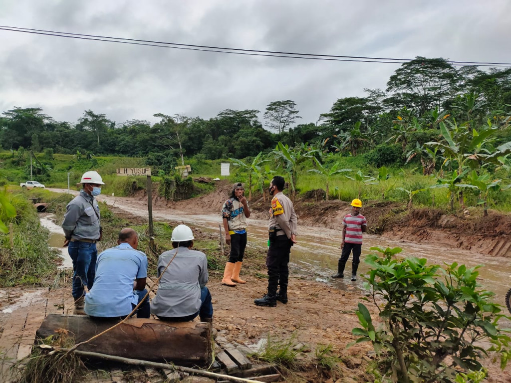 TERJADI BENCANA BANJIR DAN LONGSOR  DI KELURAHAN LOA BUAH