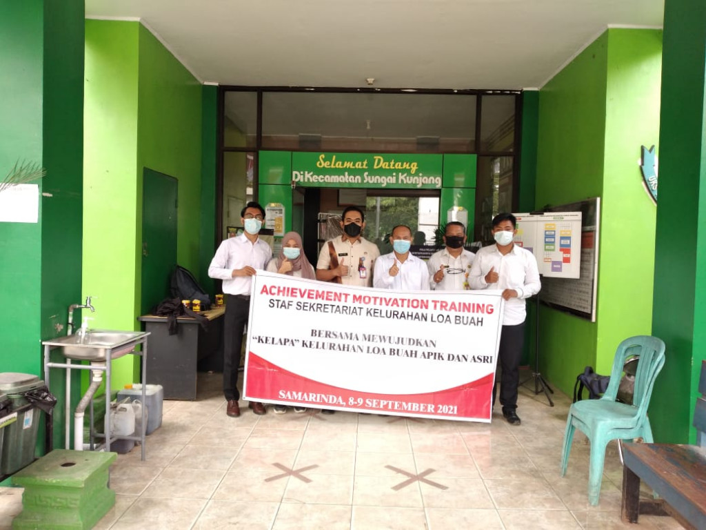 Achievment Motivation Training Staff Sekretariat Kelurahan Loa Buah