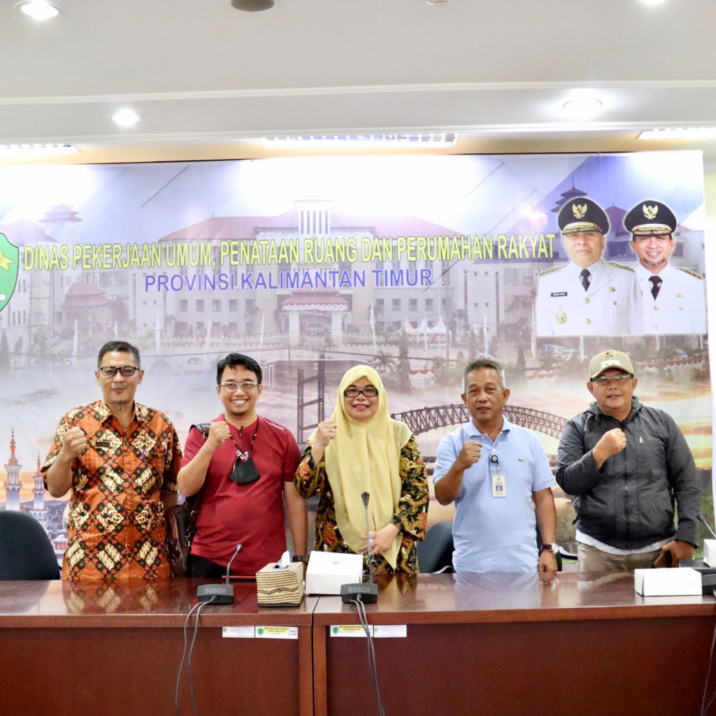 Rapat Tentang Perbaikan Jalan Utama Ke Loa Buah