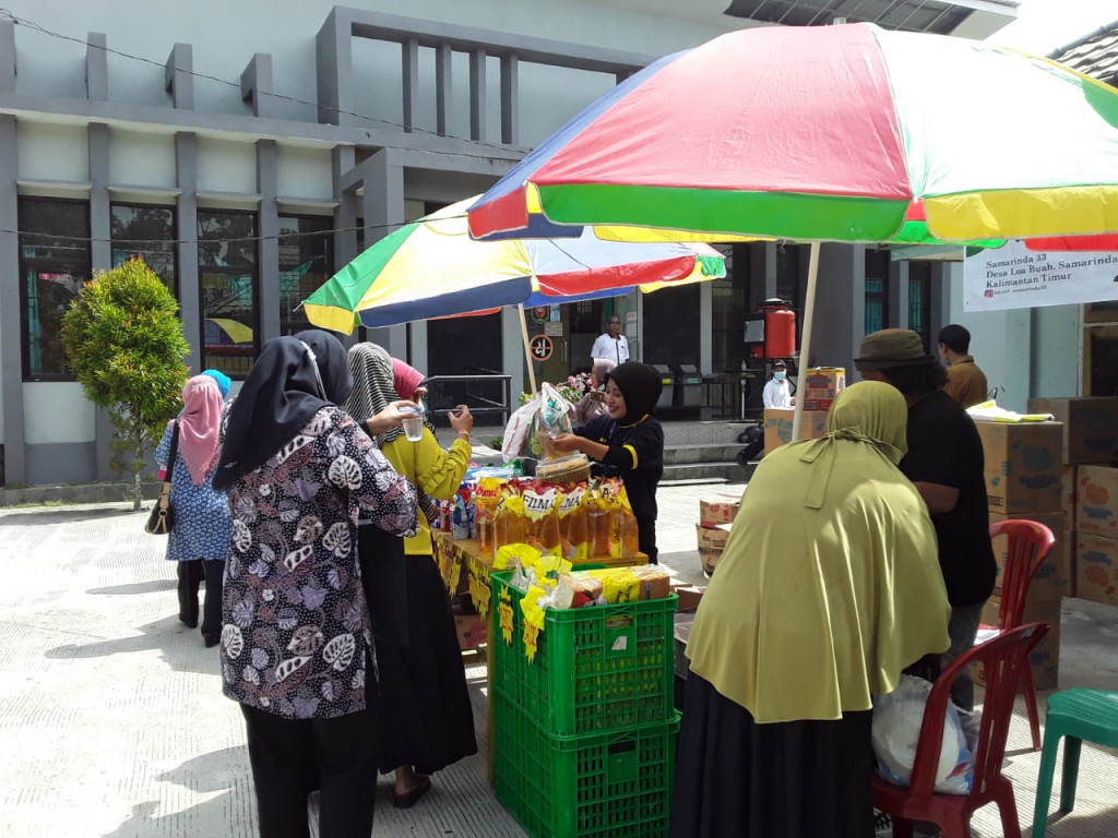Bazar di halaman Kelurahan Loa Buah