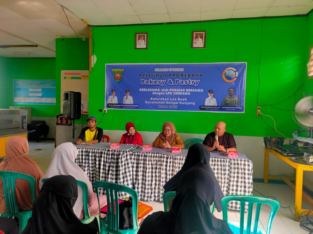 Pelatihan Tata Boga: Bakery and Pastry Oleh Pokmas Bersama di Kelurahan Loa Buah