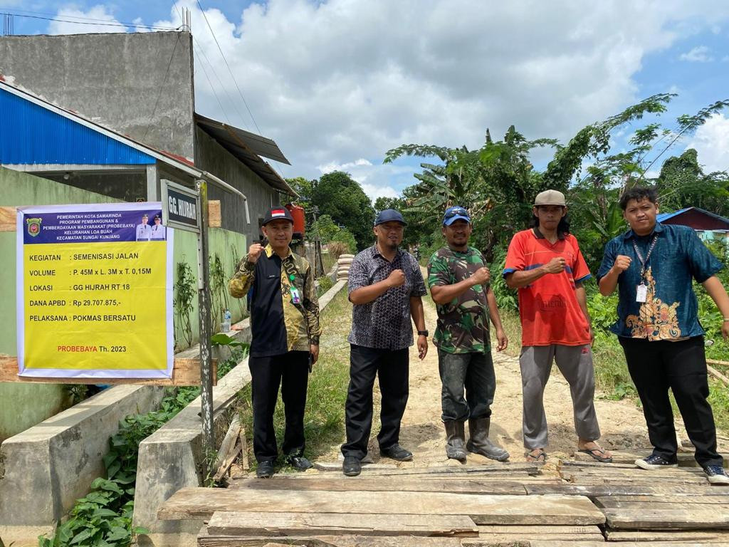 PENINJAUAN SEMENISASI JALAN GG. HIJRAH KEGIATAN SAPRAS PROBEBAYA 2023 DI RT.18 KELURAHAN LOA BUAH