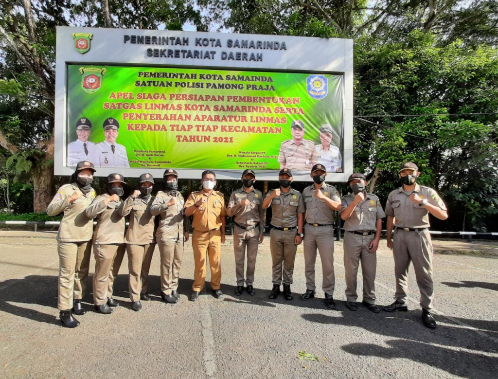 Penyerahan Anggota Satgas Linmas PP oleh Walikota Samarinda