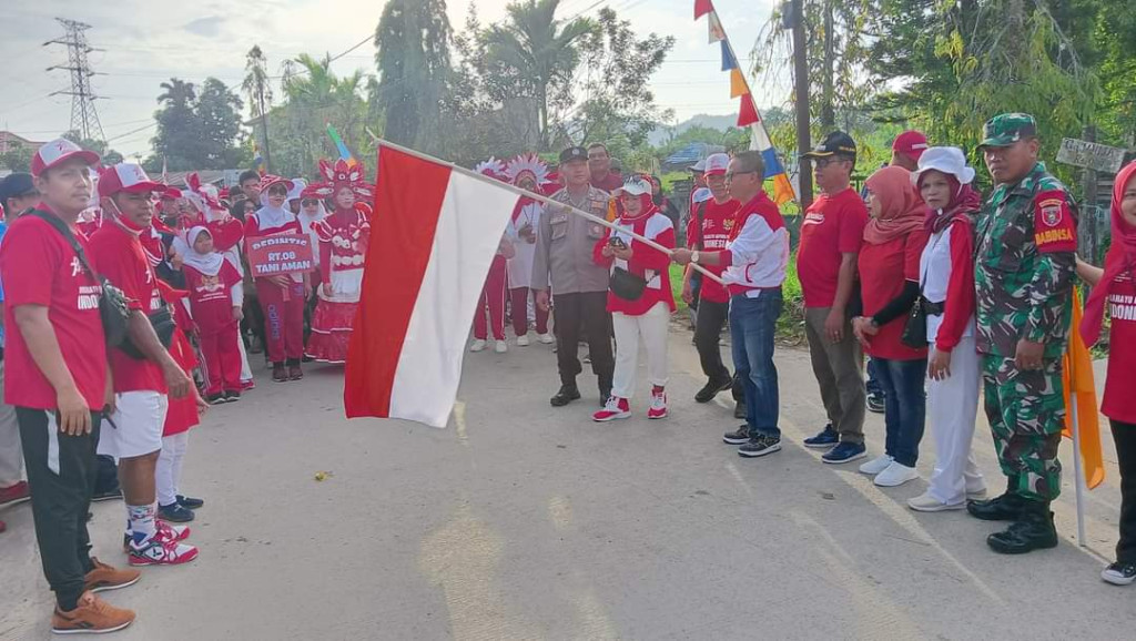 Jalan Santai bersama di kelurahan Tani Aman Kecamatan Loa Janan Ilir