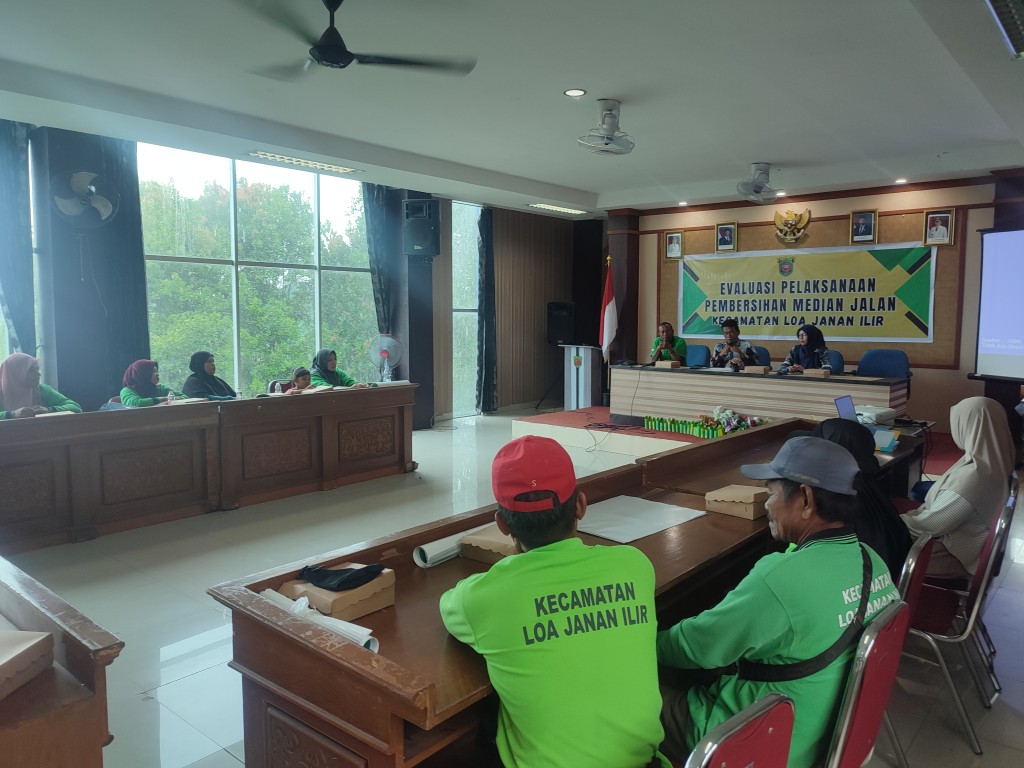 Rapat Evaluasi Petugas Pembersih Median Jalan Kec. Loa Janan Ilir