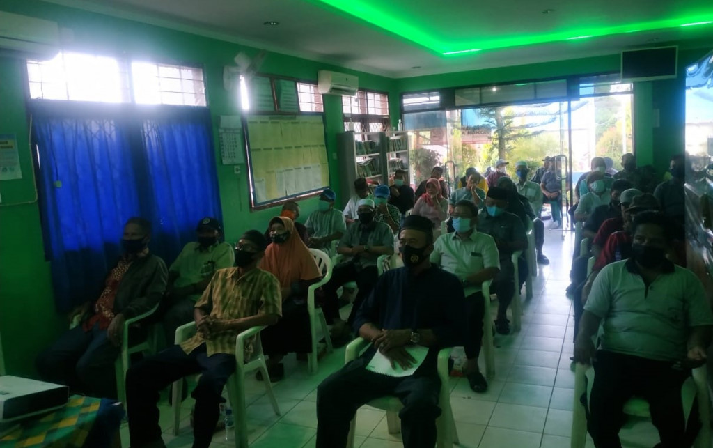 Lurah  Lok Bahu, Staf  dan para Ketua RT, mengikuti acara Launching Probebaya Kota Samarinda Tahun 2021