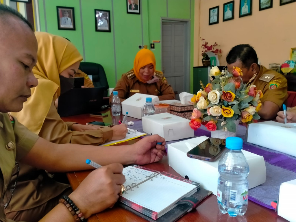 Rakor Lurah se kecamatan sungai kunjang, perihal rencana kelurahan melayani pindah,datang, akte kematian dan kelahiran