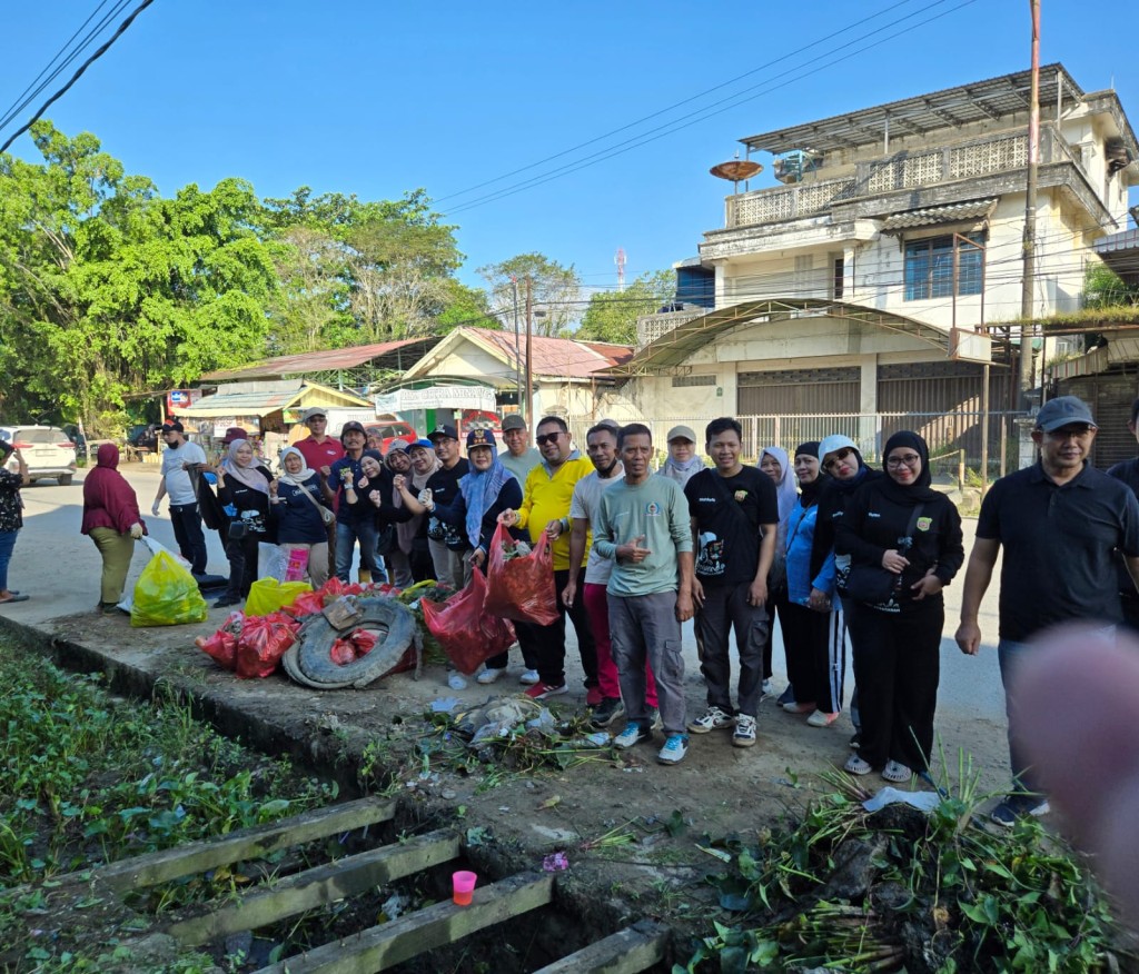 Gotong Royong Massal di Kecamatan sungai kunjang