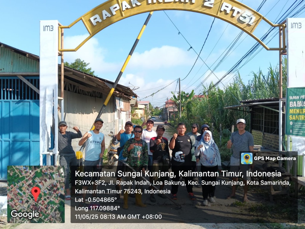 Gotong Royong RT. 50 dan 51 Kelurahan Lok Bahu