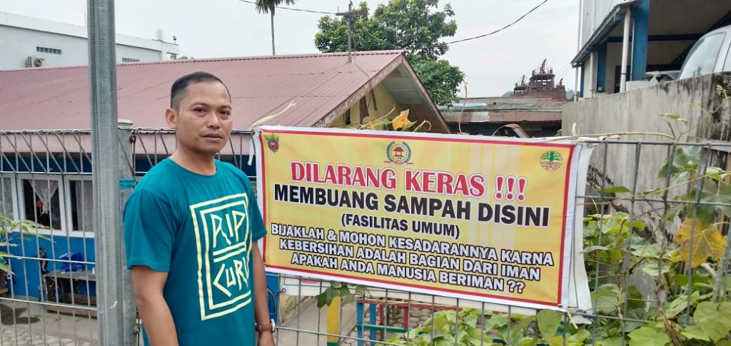 Pemasangan Baner Dilarang Buang Sampah