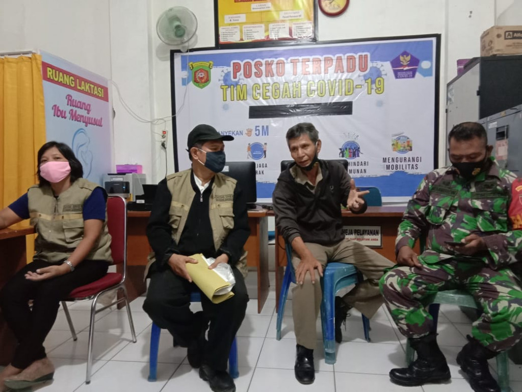 Satgas Covid19 Kelurahan Mangkupalas memberikan himbauan dan peneguran kepada Pengelola dan Warga yang berkunjung di Cafe atau tempat usaha lainnya